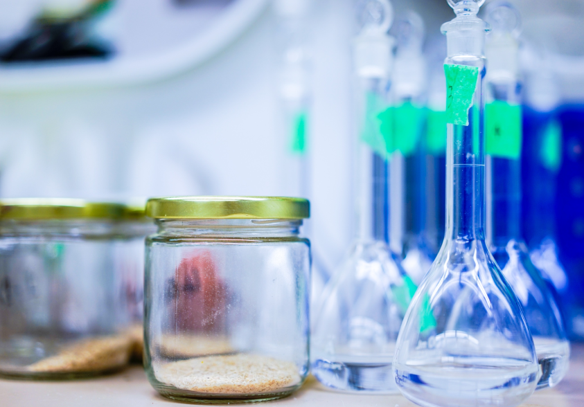 标准品制备中，如何确保原料纯度?